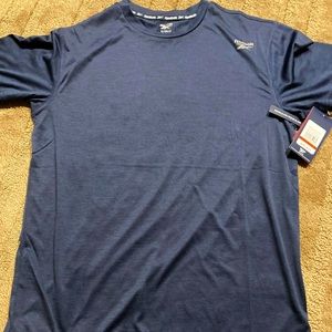 Reebok t shirt size S new with tags